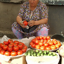 Продавец помидоров и огурцов